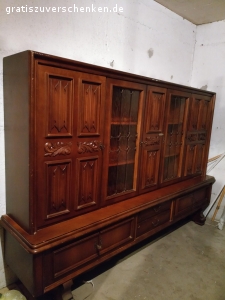 !ABSOFORT KOSTENLOS ZUM ABHOLEN!. Eine große Kommode, ebenfalls aus Eichenholz im sehr gutem Zustand mit wenigen Gebrauchsspuren. Voll funktionsfähig!

Beides KOSTENLOS zum abholen, je früher desto besser. Die erste Zusage bekommt es, schnell melden sonst vergriffen!