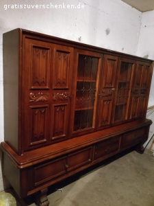 !ABSOFORT KOSTENLOS ZUM ABHOLEN!. Eine große Kommode, ebenfalls aus Eichenholz im sehr gutem Zustand mit wenigen Gebrauchsspuren. Voll funktionsfähig!

Beides KOSTENLOS zum abholen, je früher desto besser. Die erste Zusage bekommt es, schnell melden sonst vergriffen!