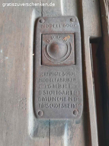 Alte Schulbank. Alte Schulbank für Dekozwecke zu verschenken