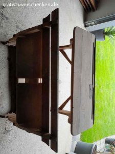 Alte Schulbank. Alte Schulbank für Dekozwecke zu verschenken