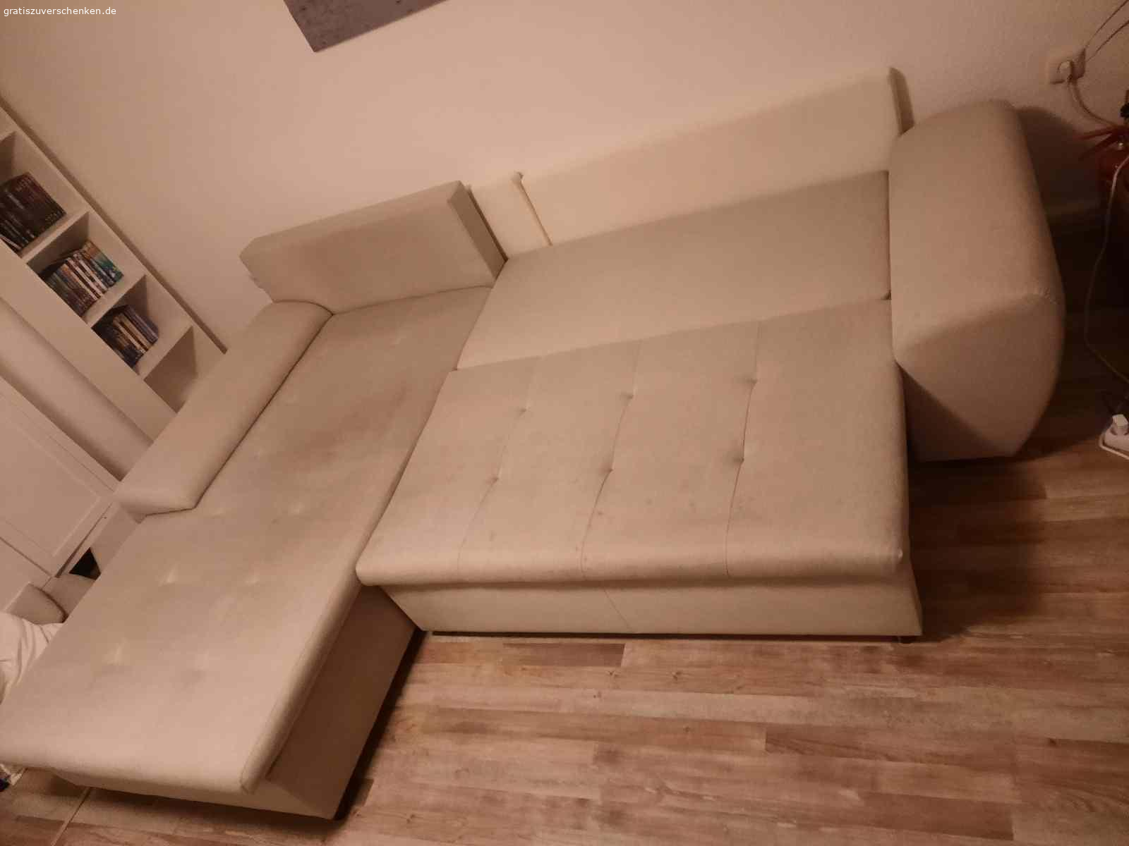 Ausziehbare Eckcouch. Ausziehbare Eckcouch in gutem Zustand zu verschenken. 
Maße: ca. 2,80m breit und 1, 85m tief.