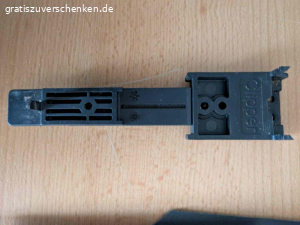 Befestigungsmaterial für Terrassendielen zu verschenken