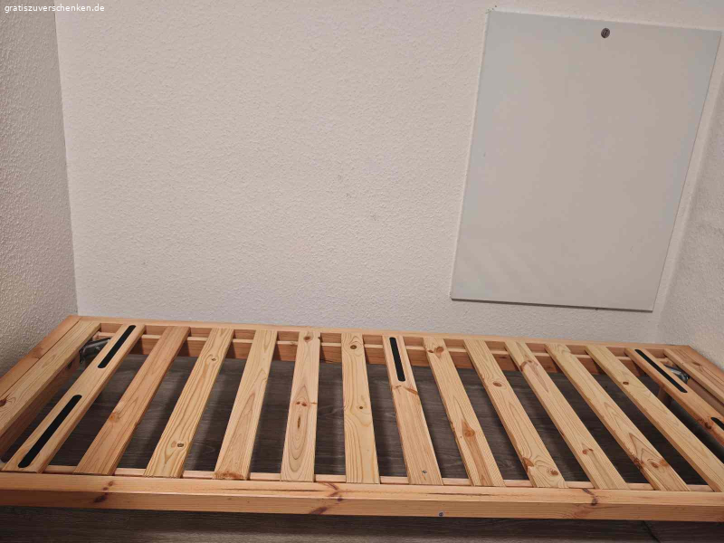 Bett mit zwei Matratzen