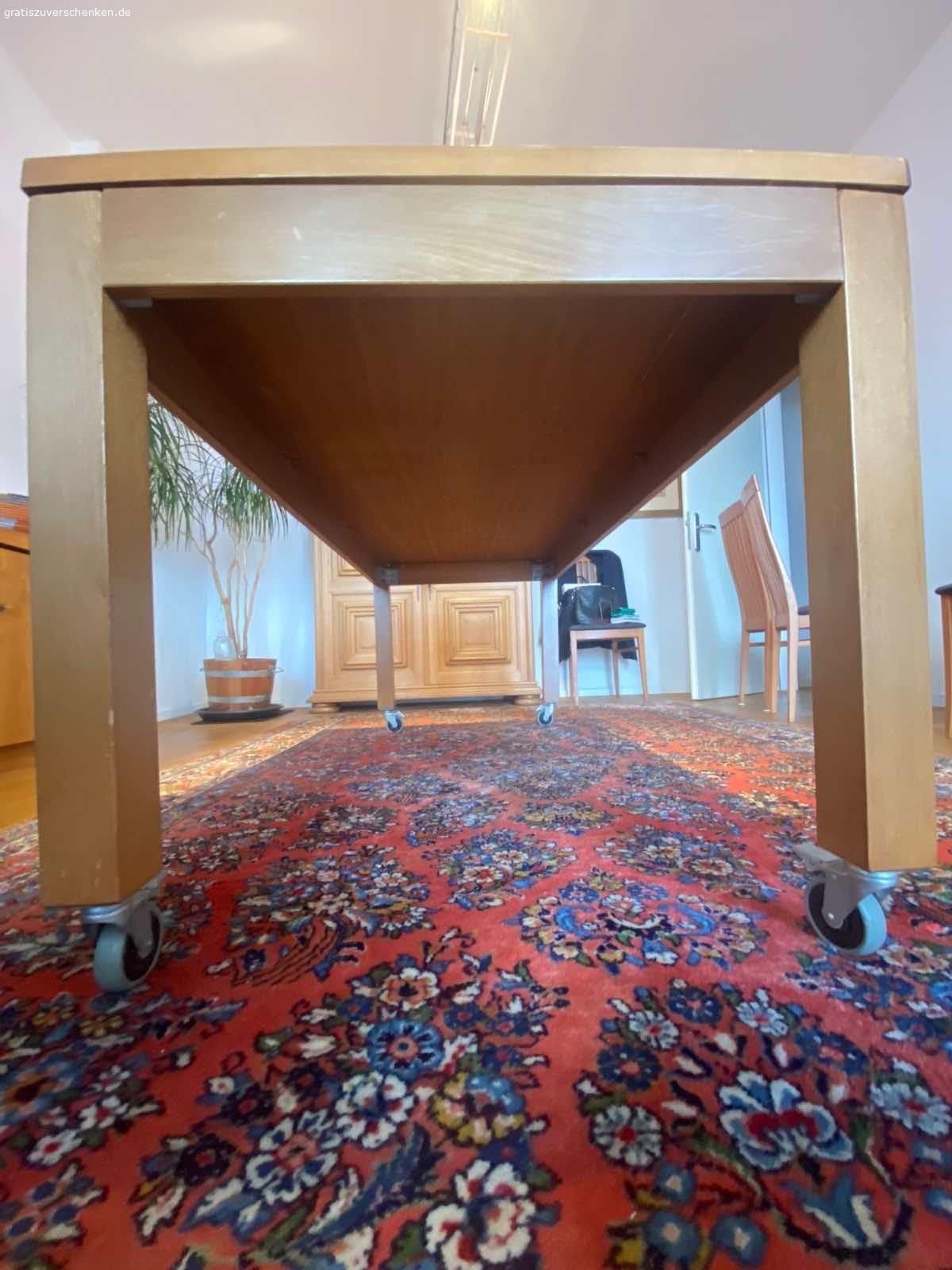 Biete Holztisch 180 mal 80 cm. Biete Holztisch an Selbstabholer in Moabit