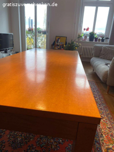 Biete Holztisch 180 mal 80 cm. Biete Holztisch an Selbstabholer in Moabit