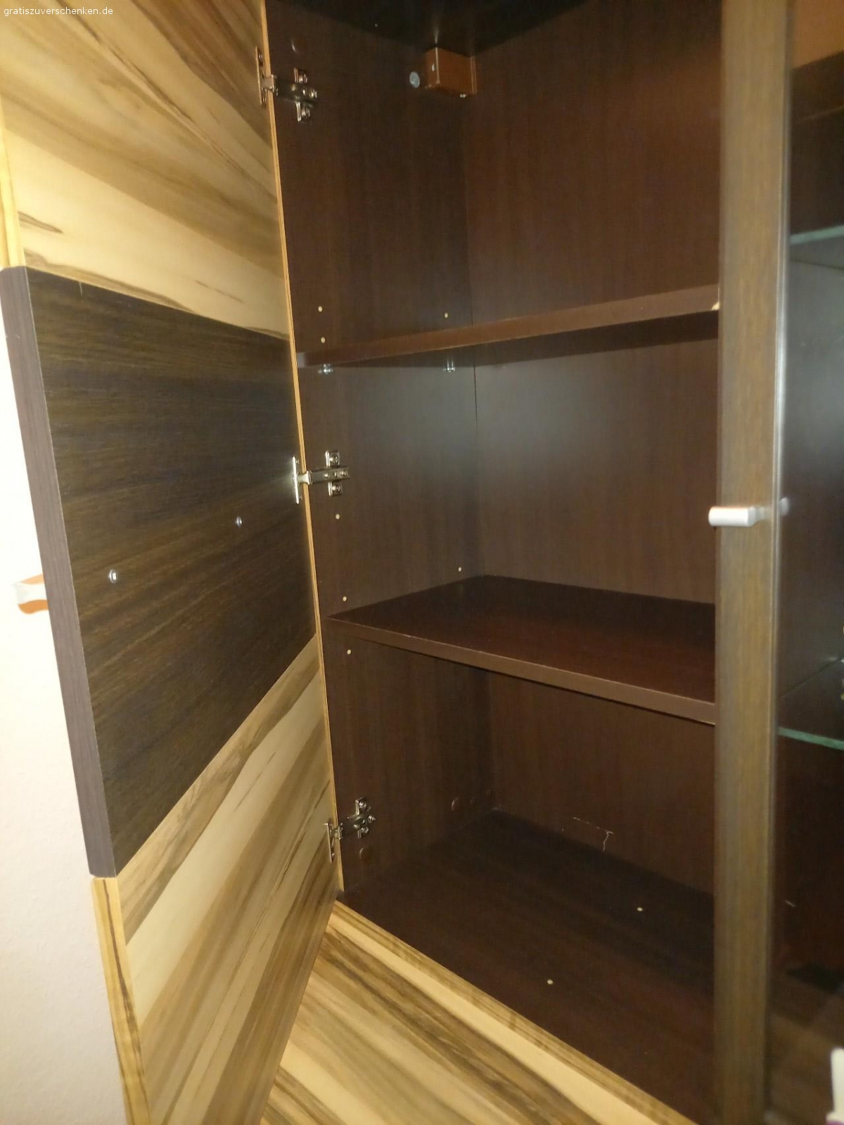 braune Kommode mit Schrank Möbel Gratis zu verschenken