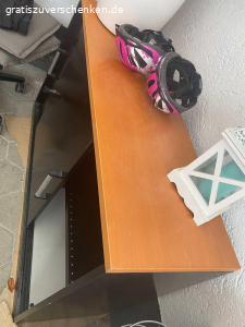Büroschreibtisch. Zu verschenken wäre ein Büroschreibtisch in L-Form mit Rollcontainer und Sideboard