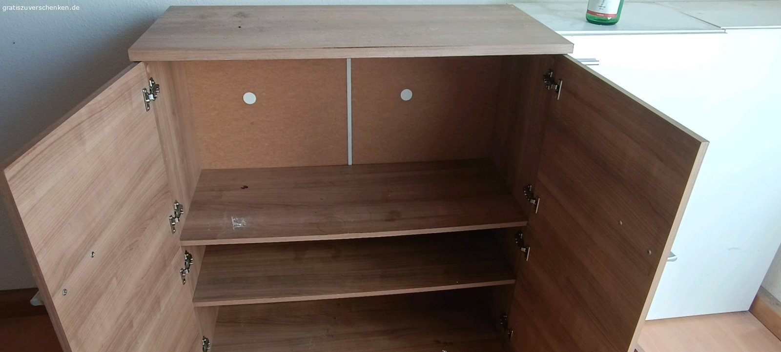 Couch mit Schlaffunktion und Schrank. ich verschenke eine Couch mit Schlaffunktion und einen Schrank