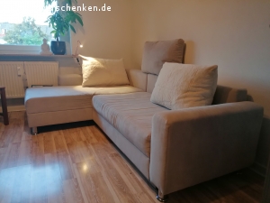 Couch zu verschenken. Ausziehbar, hell grau, leichte Gebrauchspuren