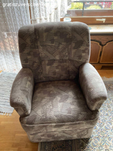 Couchgarnitur zu verschenken. Verschenke an Selbstabholer ein Sofa, 3-Sitzer, ca. 200 cm breit und einen Sessel, ca. 80cm breit.
Alles in sehr gutem Zustand!