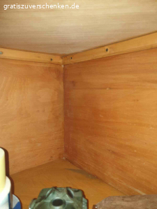 Eckschrank. Älteres Stück, alles in Ordnung.