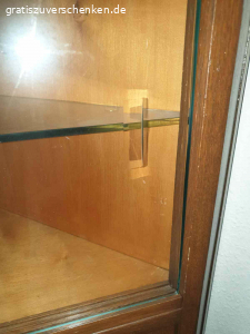 Eckschrank. Älteres Stück, alles in Ordnung.