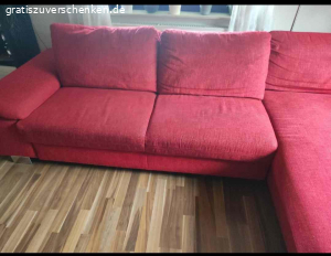 Ein Ecksofa in Lara Rot. das Sofa ist 316 x184
Metallfüße 
Und es hat eine Schlaffunktion 
Die Sitzfläche ist Kaltschaum