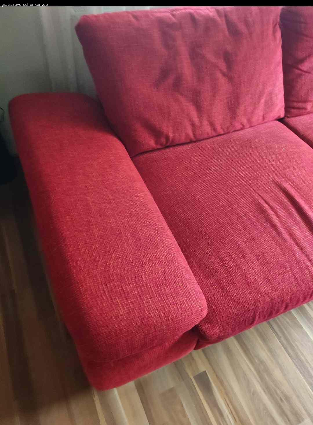 Ein Ecksofa in Lara Rot. das Sofa ist 316 x184
Metallfüße 
Und es hat eine Schlaffunktion 
Die Sitzfläche ist Kaltschaum