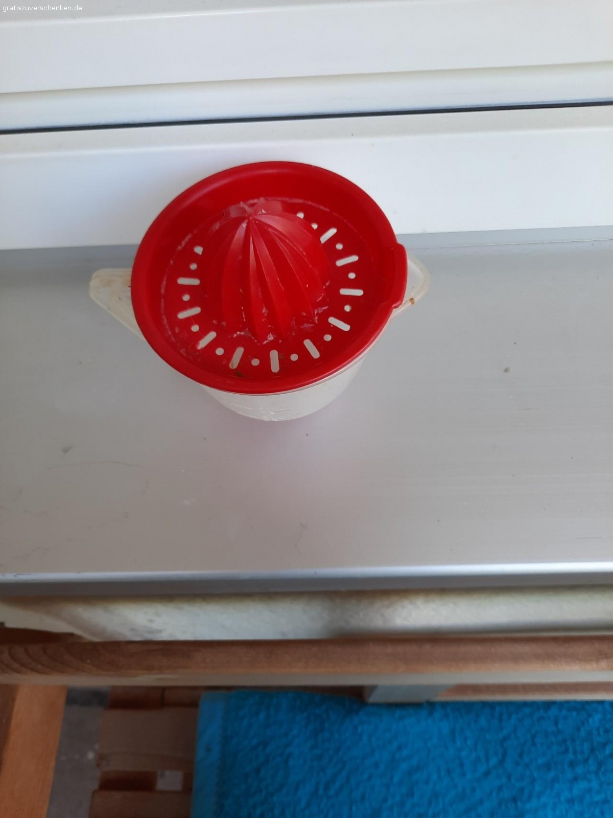 Eisbecher, Butter dose, usw. Eisbecher,  zitrone Presse,  Butter dose,  Tee Set,  Obst und Gemüse Schale eben zusammen 

gerne zur verschenken

Kein Versand möglich