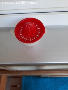 Eisbecher, Butter dose, usw. Eisbecher,  zitrone Presse,  Butter dose,  Tee Set,  Obst und Gemüse Schale eben zusammen 

gerne zur verschenken

Kein Versand möglich