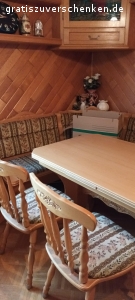 Essecke aus Eiche. Eine Eckbank und 3 Stühle sehr gut erhalten