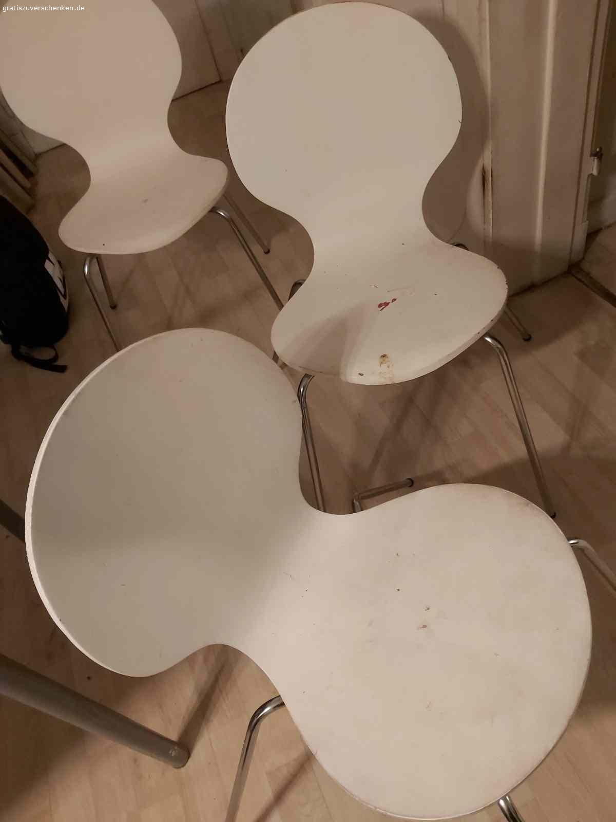 Esszimmertisch  mit Stühle. Verschenke  mein Tisch mit Stühle nur leoder sind drai Stuhle voll verbogen vielleicht bekommt das ja noch einer hin  die wie Beine wiefer gerade zu machen von den Stühlen