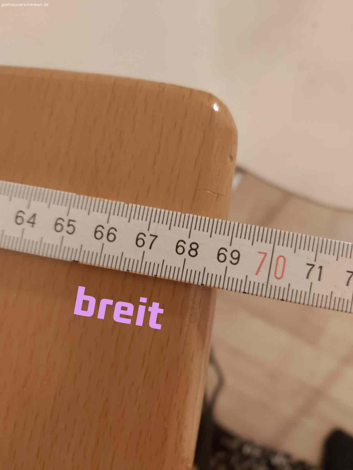 Esszimmertisch  mit Stühle. Verschenke  mein Tisch mit Stühle nur leoder sind drai Stuhle voll verbogen vielleicht bekommt das ja noch einer hin  die wie Beine wiefer gerade zu machen von den Stühlen