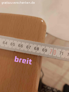 Esszimmertisch  mit Stühle. Verschenke  mein Tisch mit Stühle nur leoder sind drai Stuhle voll verbogen vielleicht bekommt das ja noch einer hin  die wie Beine wiefer gerade zu machen von den Stühlen