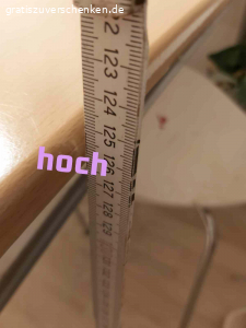 Esszimmertisch  mit Stühle. Verschenke  mein Tisch mit Stühle nur leoder sind drai Stuhle voll verbogen vielleicht bekommt das ja noch einer hin  die wie Beine wiefer gerade zu machen von den Stühlen