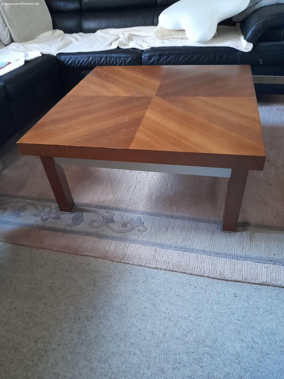 Esszimmertisch. Esszimmertisch, massiv Eiche und vier Stühle, neu gepolstert, zu verschenken.
Wohnzimmertisch, Designer-, Einzelstück zu verschenken.