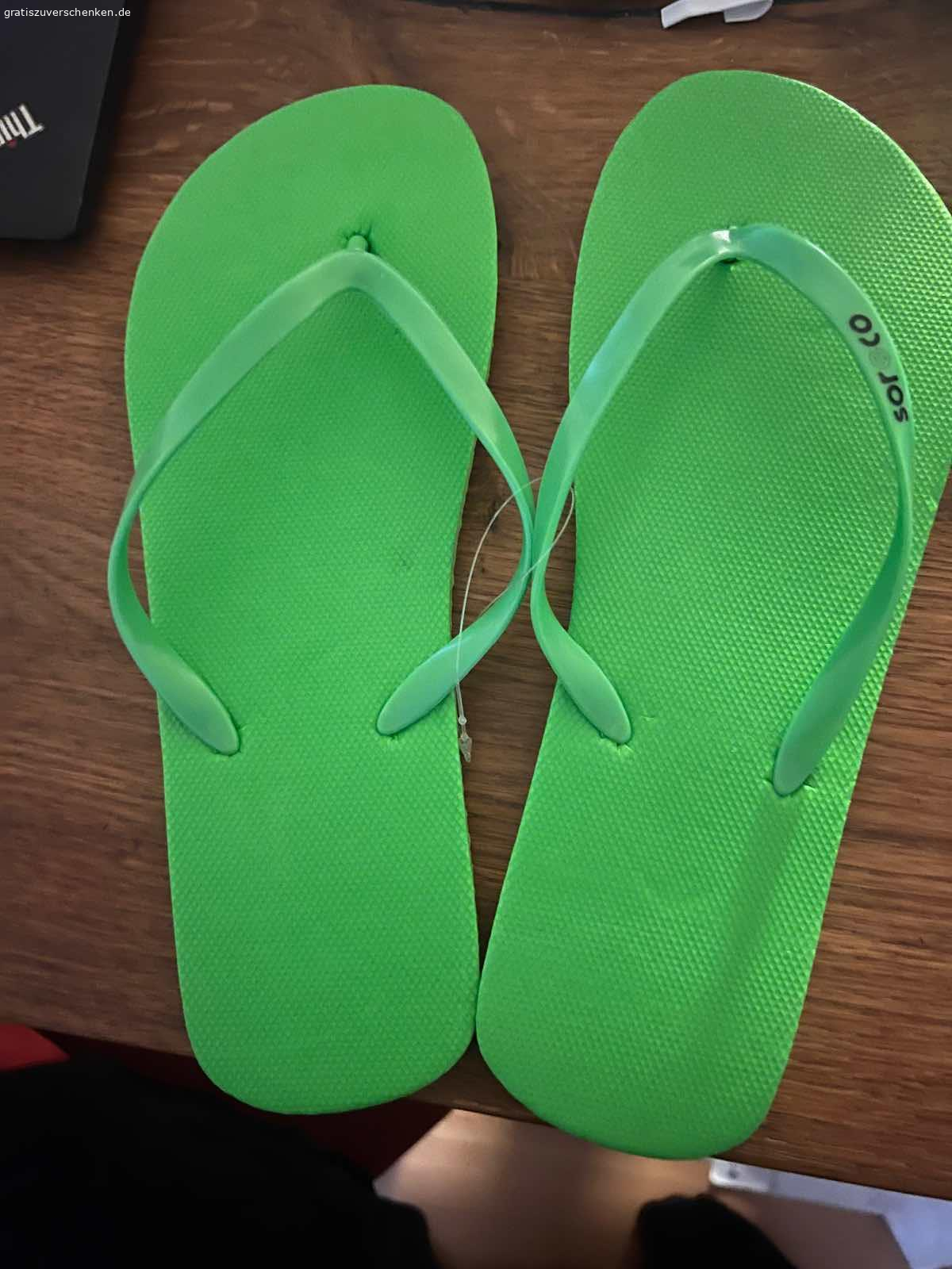 Flip Flops. nie getragen! ca Grösse 39. 
Abzuholen in Zürich 8045.