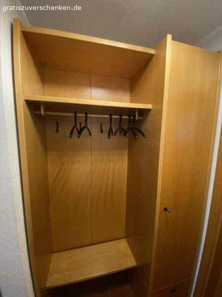 Garderobe aus Buche zu verschenken. Möbel Gratis zu verschenken