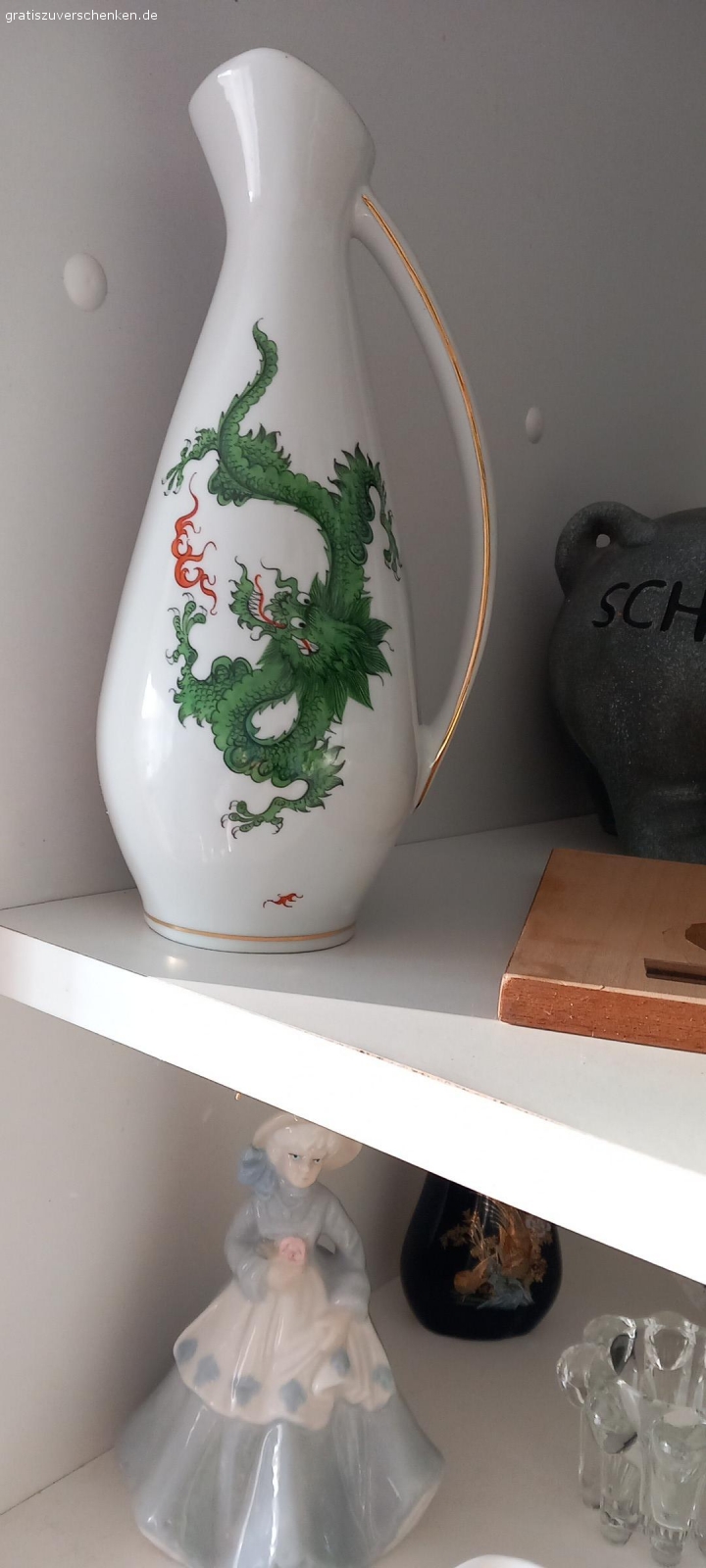 Geschirr,Vasen,Deko. Verschiedene Glas,Porzellan ,Artikel zu verschenken. ⚠️ ausser Vasen mit Drachen Handgemalt ⚠️ Peis nach Vereinbahrung am besten per Wats App anfragen