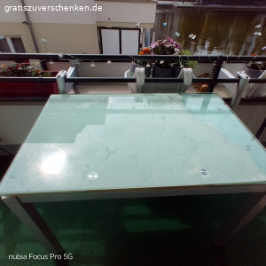 Glas Esstisch zu verschenken