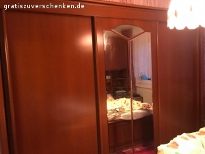 Haushaltsauflösung. Haushaltsauflösung am 17.9.22 ab 11:00 in Leipzig Großzschocher. 
Alles zu verschenken. Möbel, Geschirr, Textilien etc. Alles in gutem Zustand, aber schon etwas älter.