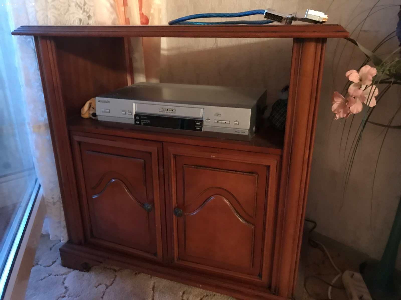 Haushaltsauflösung. Haushaltsauflösung am 17.9.22 ab 11:00 in Leipzig Großzschocher. 
Alles zu verschenken. Möbel, Geschirr, Textilien etc. Alles in gutem Zustand, aber schon etwas älter.