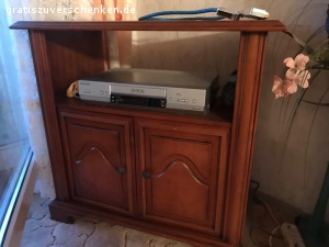 Haushaltsauflösung. Haushaltsauflösung am 17.9.22 ab 11:00 in Leipzig Großzschocher. 
Alles zu verschenken. Möbel, Geschirr, Textilien etc. Alles in gutem Zustand, aber schon etwas älter.