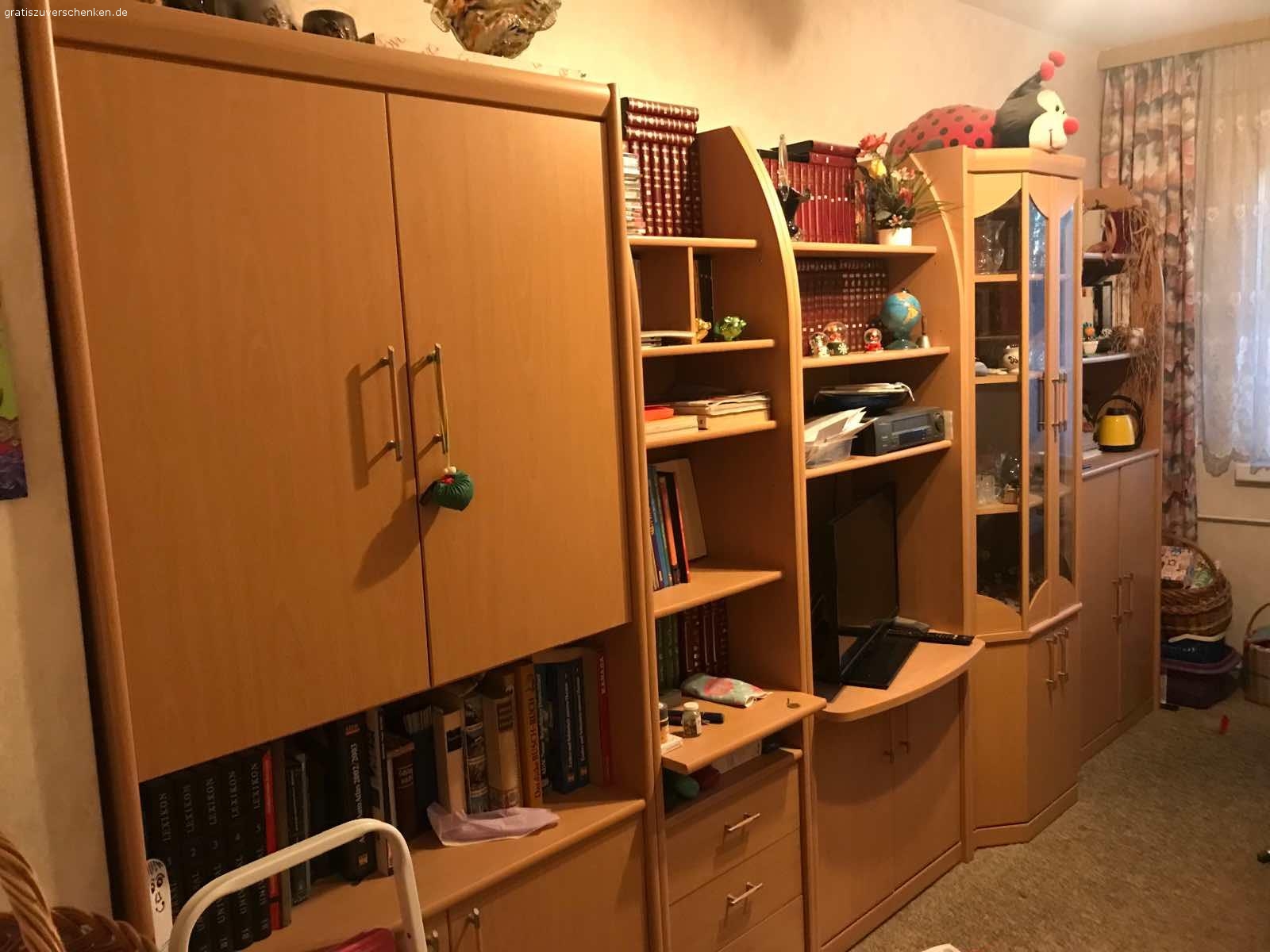 Haushaltsauflösung. Haushaltsauflösung am 17.9.22 ab 11:00 in Leipzig Großzschocher. 
Alles zu verschenken. Möbel, Geschirr, Textilien etc. Alles in gutem Zustand, aber schon etwas älter.