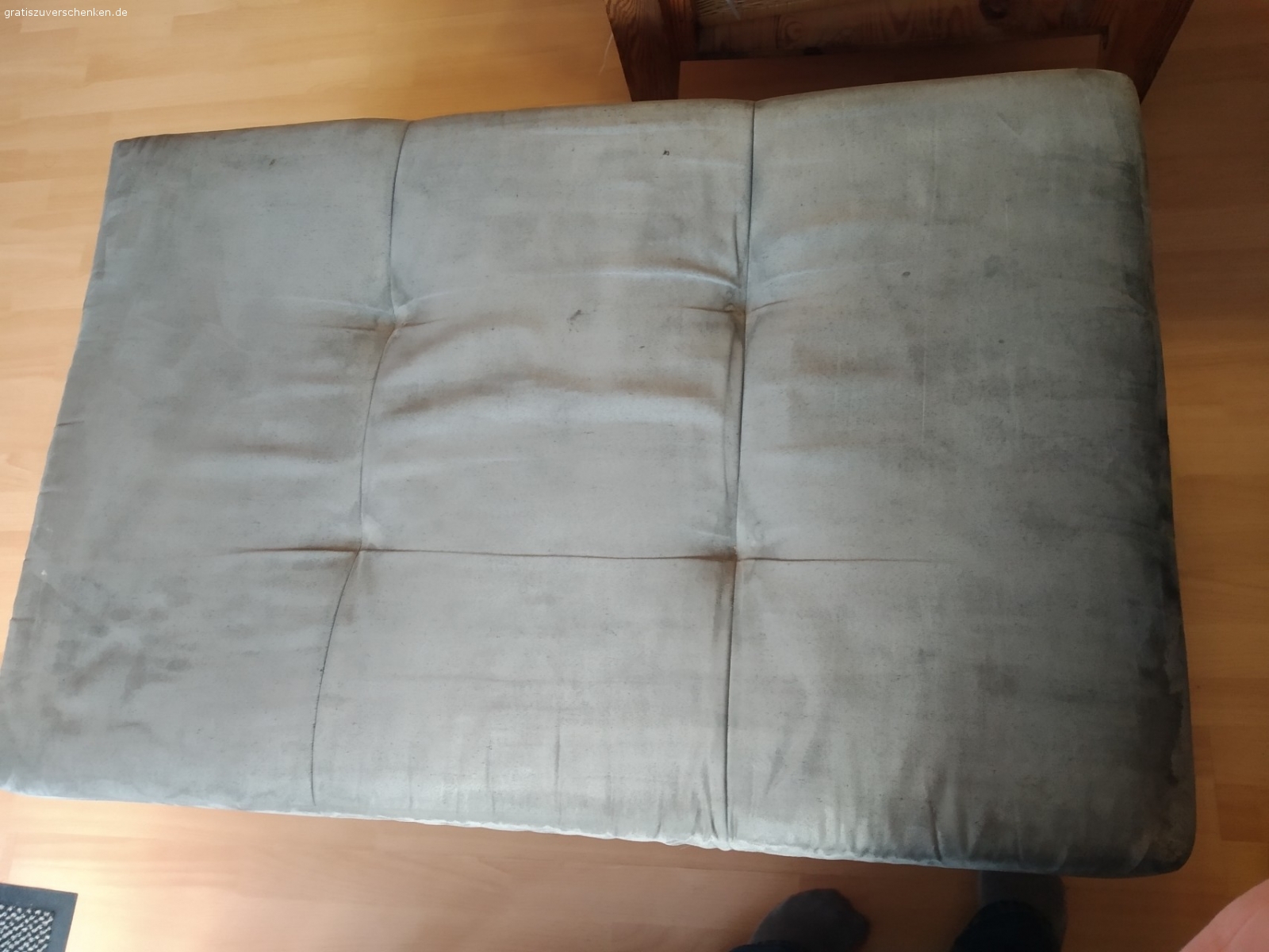 Hocker in grau Möbel Gratis zu verschenken