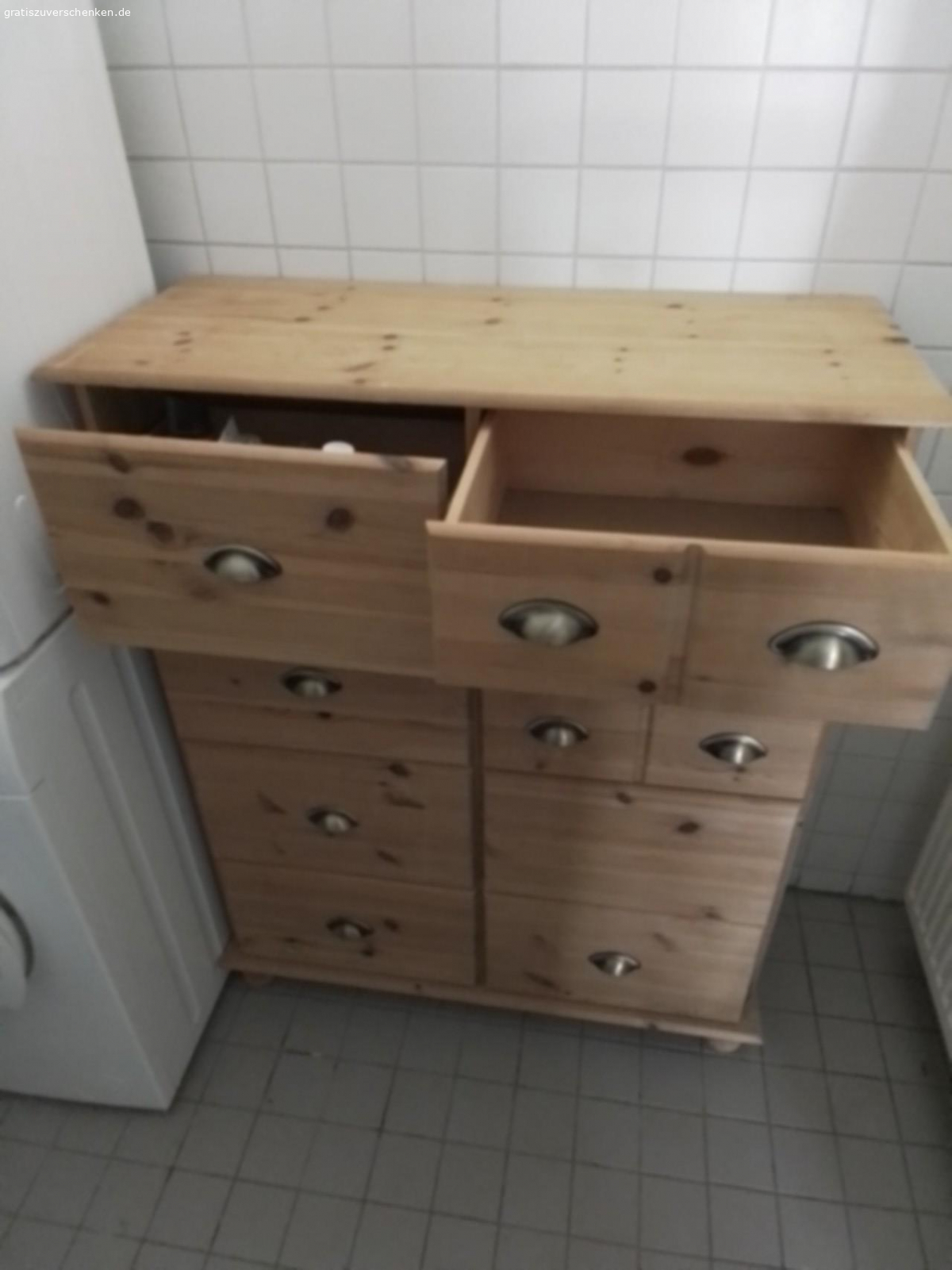 Holzschrank  mit Schubladen. Höhe 114cm
Breite   90 cm
Tiefe   35 cm