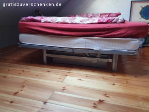Ikea Bett und Glascouchtisch zu verschenken. Ikea-Klappbett 1,40 x 2,00 Meter zu verschenken incl. 2 Matratzen

Glascouchtisch 45 cm hoch, 90 cm breit und 1,35 m lang