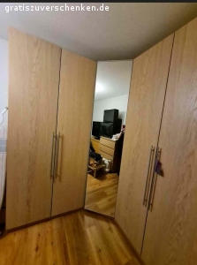 Ikea Pax Kleiderschrank. Ikea Pax Eichennef Wlass Kleiderschrank zum verschenken. 6 türig sehr geräumig. Fast Neu keine gebrauchsspuren. Muss zum 28.01.2022 raus !!!! 
SELBSTABHOLER