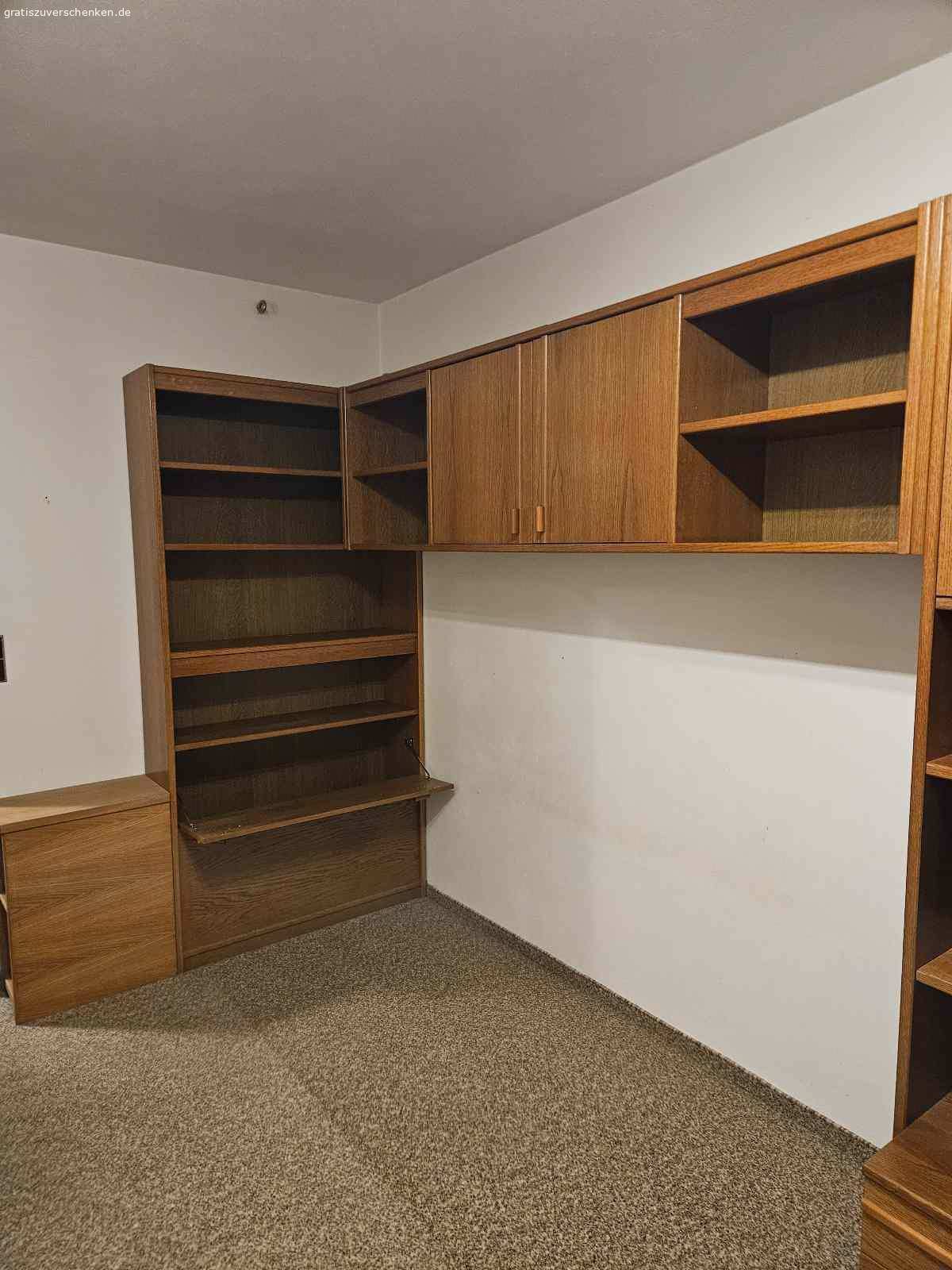 Jugendzimmer. Jugendzimmermöbel, Eiche Furnier, Farbton P38,
günstig abzugeben.
Schreibtischschrank 100cm
Regalschrank mit Svhublade und Klappe, 80cm
Regalschrank mit Tür, 2 Svhubladen und Fächer 50cm
Bettüberbau mit 2 Türen und 2 offenen Regalen 200cm
Bettkasten 100cm

Zimmereinrichtung steht in Berchtesgaden/Oberau