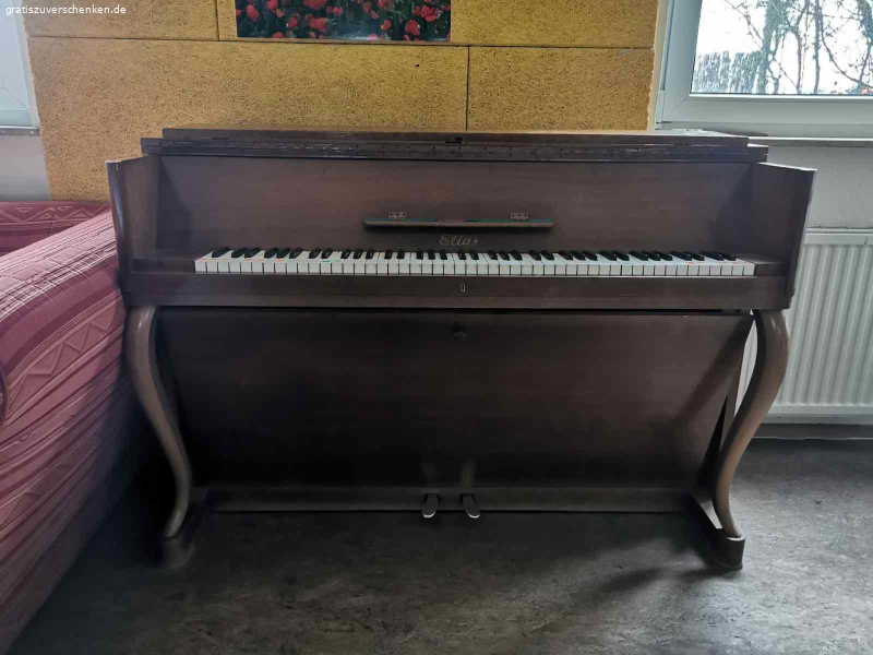 Klavier zu verschenken