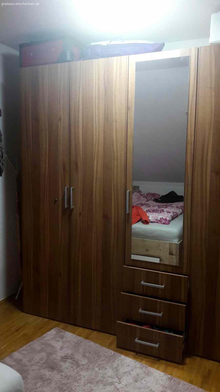 Kleiderschrank zu verschenken Möbel Gratis zu verschenken