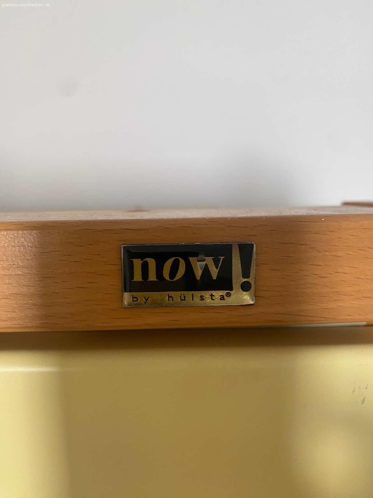 Kleiderschrank. Höhe 2,18 m
Breite 2 m
Tiefe 0,61 m
Nur Abholung