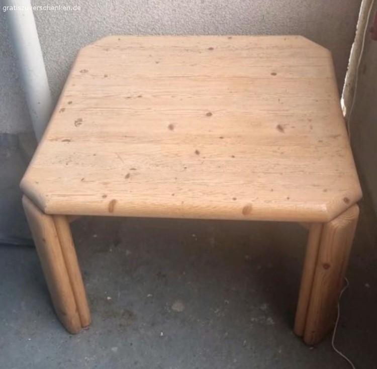 Kleiner Tisch. Verschenken unseren kleinen braunen Tisch da wir ihn nicht mehr brauchen Maße sind Länge 68cm Breite 68cm Höhe 45cm