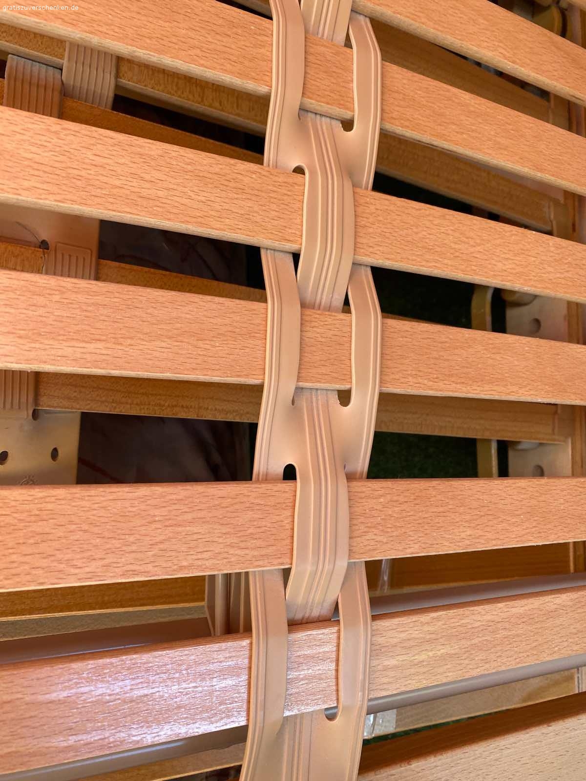 Lattenrost. Hallo

ich biete hier ein sehr gutes Lattenrost
2x1 mtr
zu verschenken an
höhenverstellbar und  aus sauberem Tierfreiem und
Raucherfreiem Haushalt