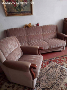 Möbel. Schlafzimmerschrank und Anrichte
Couch und 1 Sessel
2 Anrichten Wohnzimmer
Wohnzimmerschrank