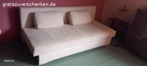 Naturfarbenrs Schlafsofa zu verschenken. Gut erhaltenes Schlafsofa mit gerãumigen Bettkasten für Selbstabholer. Masse: Liegeflãche 155x200.
Wie abgebildet!!