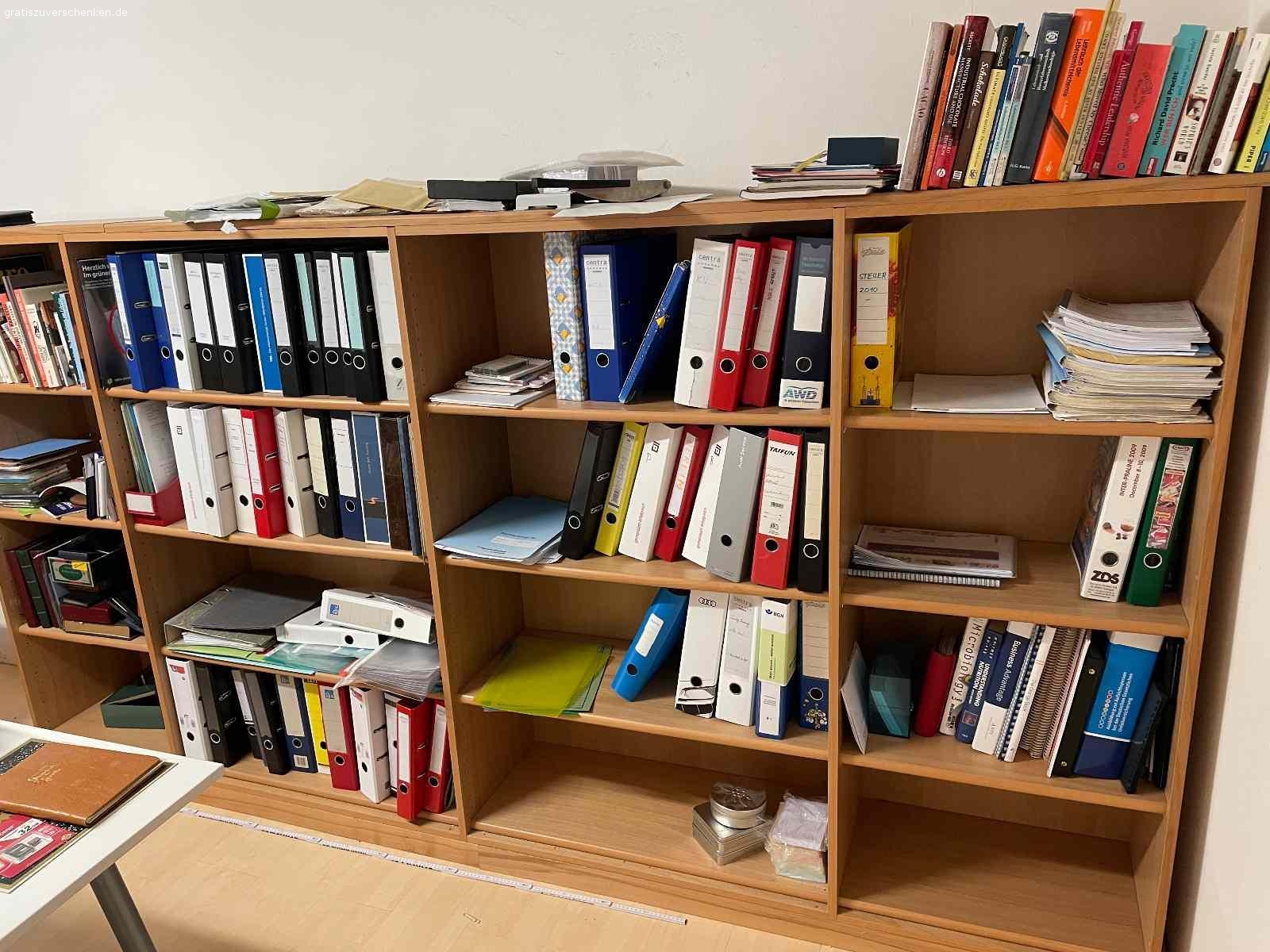 offene Schränke. hochwertige, massive offene Schränke für Kleidung oder Büro
295cm lang, 155cm hoch und 40cm tief und
198cm hoch, 56cm tief, ca 225cm breit
Böden flexibel einsetzbar
Anbringung von Kleiderstangen möglich
Selbstabbau