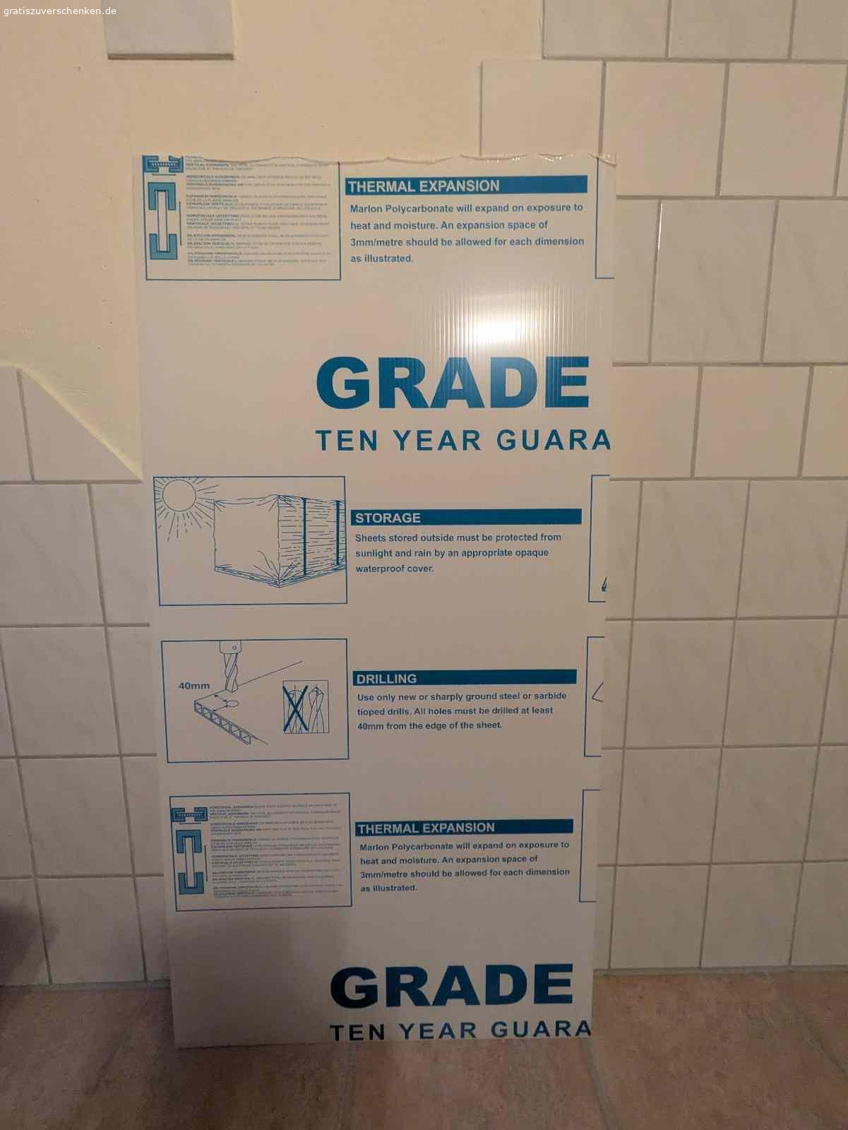 Plexyglasplatten. 8 Plexyglasplatten zu verschenken 
Maße 120 x 60 x 0,3 cm.