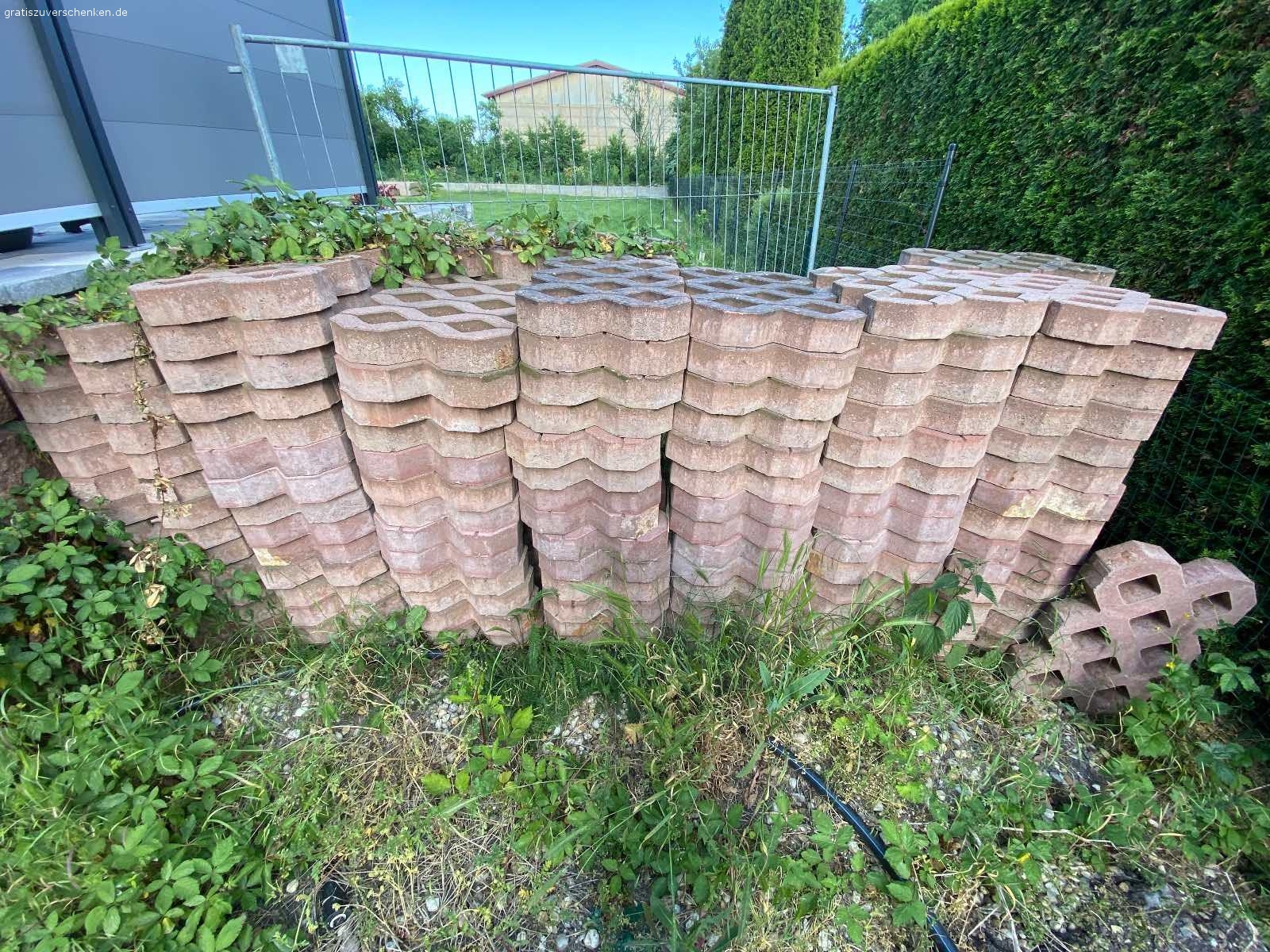 Rasengittersteine zu verschenken Garten & Handwerk Gratis zu