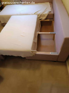Schlaf - Couch. Verschenke Schlaf - Couch - Garnitur, zum  selbst abholen.